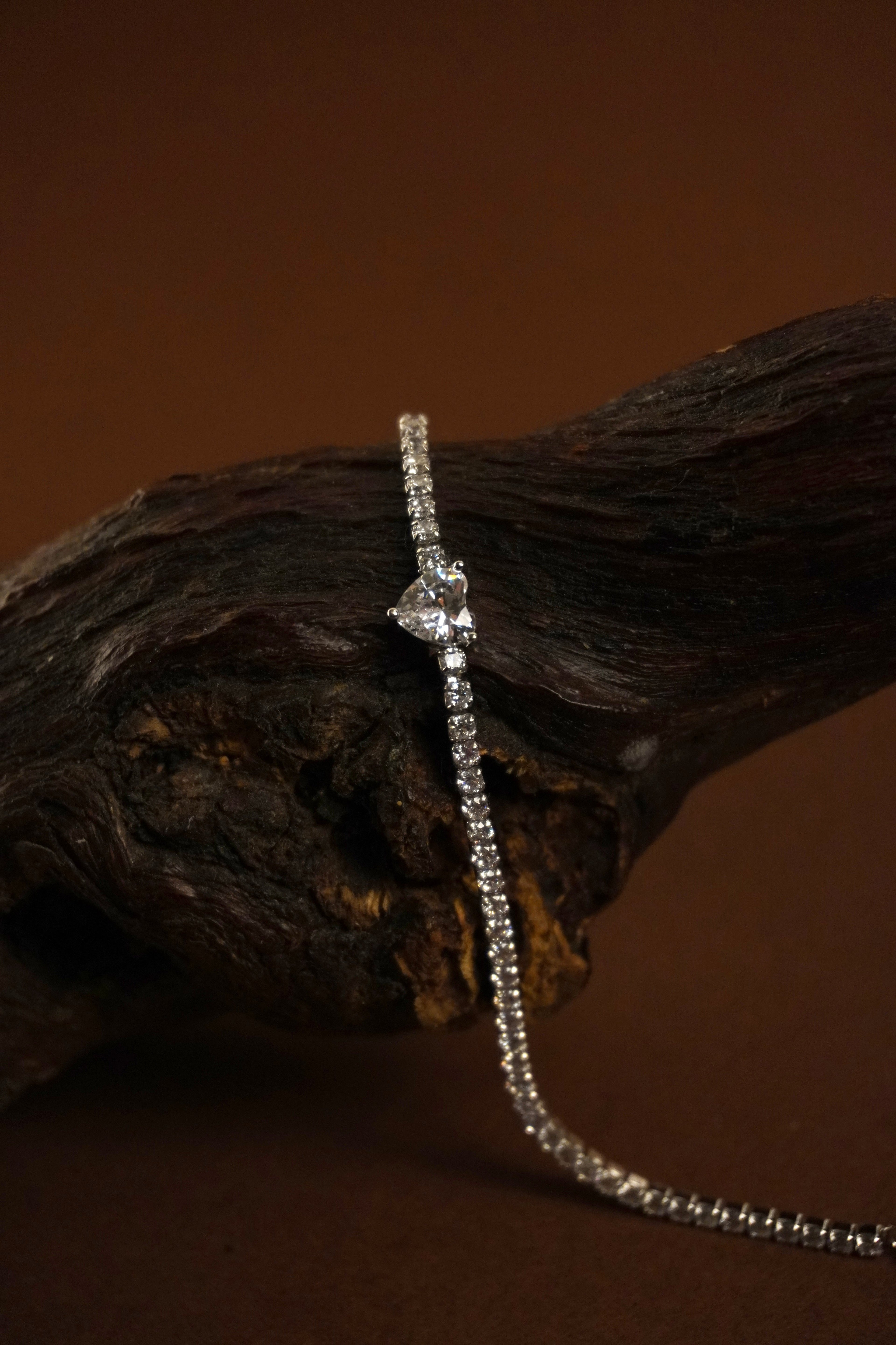 How to Choose Timeless Jewelry: A Guide to Pieces That Last Beyond Trends