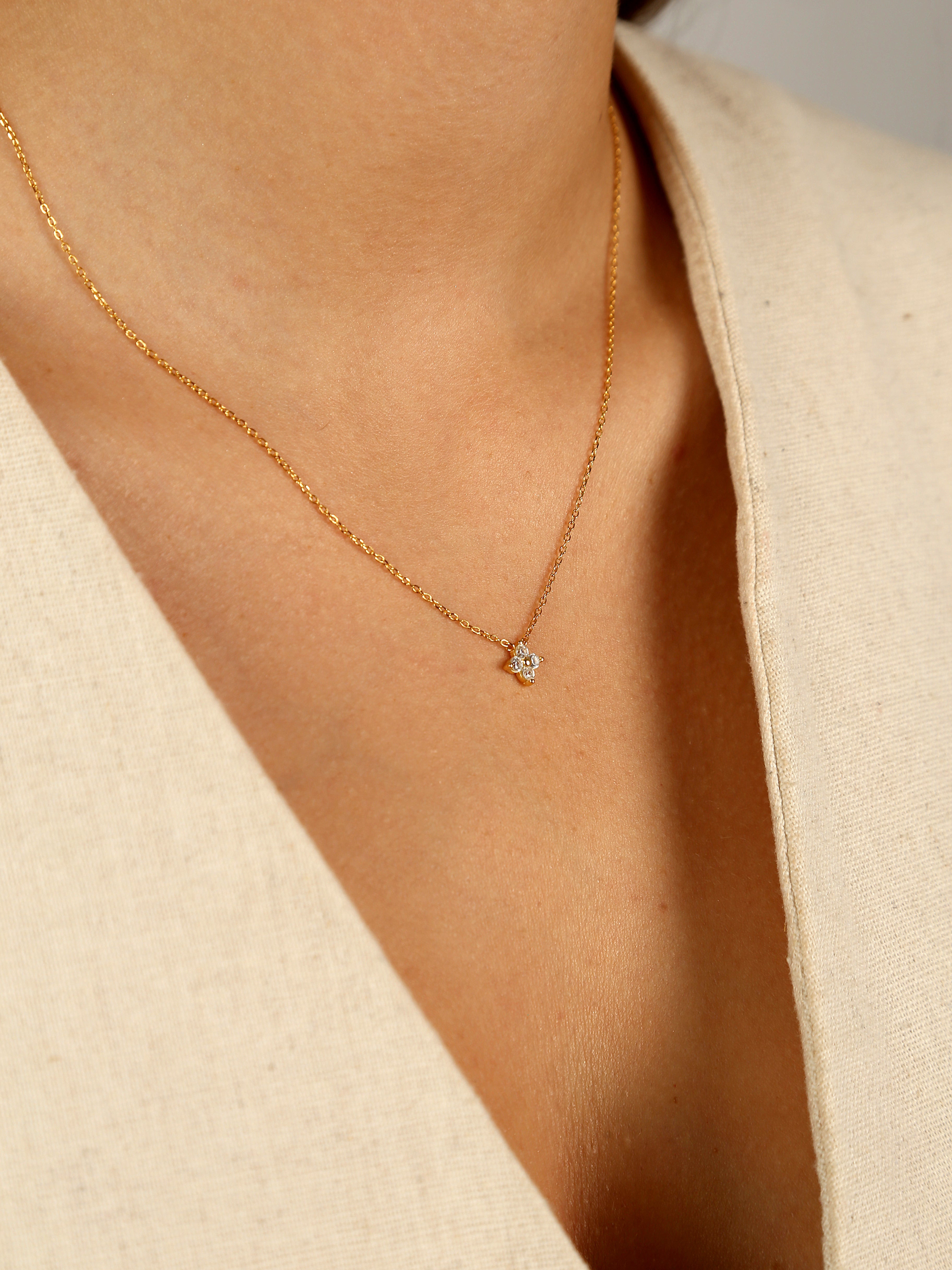 TEMPLA bloom gold necklace